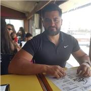 Cómo una persona proactiva, dispuesto a enseñar, y entregar todos los conocimientos que tengo a disposición en el área de educación física,además de aprender de quienes sepan más